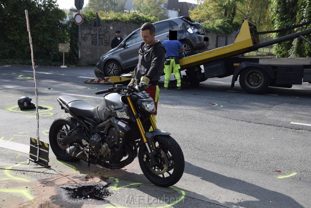 Schwerer Krad PKW Unfall Koeln Muelheim Am Springborn Cottbuserstr P141.JPG - Miklos Laubert